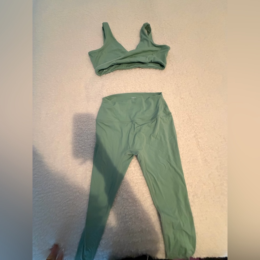SET Active sports bra and leggings